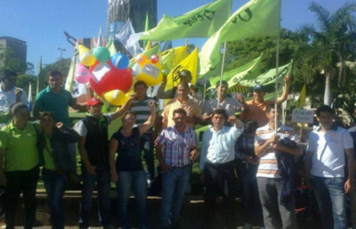Docentes en vigilia piden derogar requisito para aumento salarial - Radio 1000 AM
