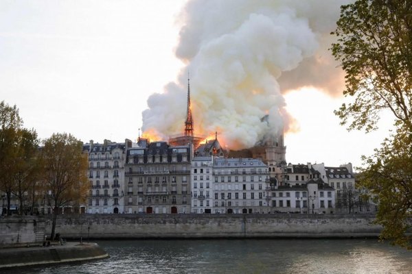 Ciudad húngara agradecida ayuda a París después del incendio de Notre Dame | Paraguay en Noticias