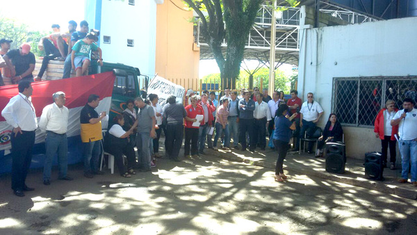Gobierno de Marito muestra interés en concretar negociado de Cartes y entregar terreno de Puertos