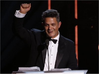 #ElDisco de Alejandro Sanz debuta número 1 como álbum de platino