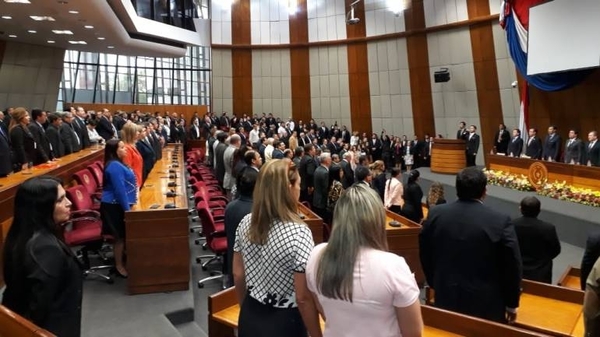 HOY / Asume nuevo ministro de Corte