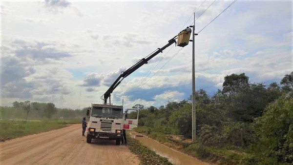 Avanzan obras de electrificación en Teniente Martínez