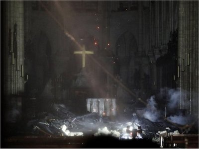 Obras de arte de Notre-Dame serán transferidas al museo del Louvre