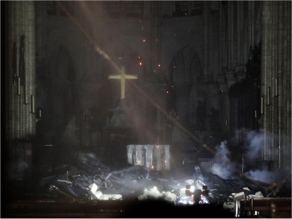 Obras de arte de Notre-Dame serán transferidas al museo del Louvre