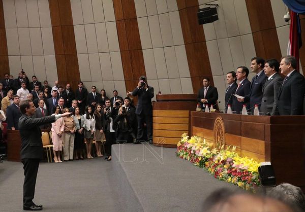 Martínez Simón juró como ministro de la Corte