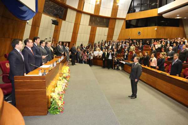 Alberto Martínez Simón juró como ministro de la Corte