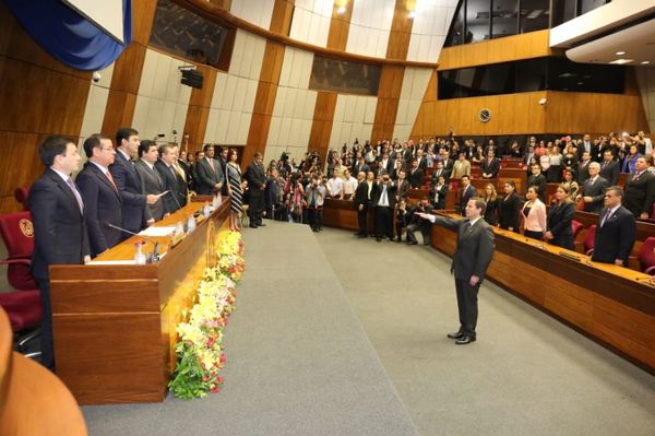 El doctor Martínez Simón juró como nuevo ministro de la CSJ