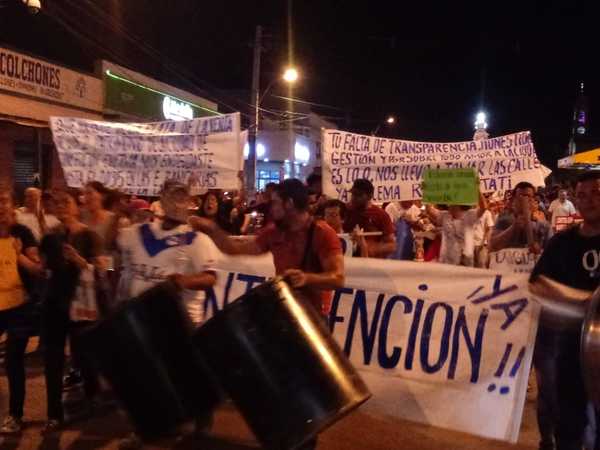 Ciudadanos indignados cumplen medio año en calles de Concepción | Radio Regional 660 AM