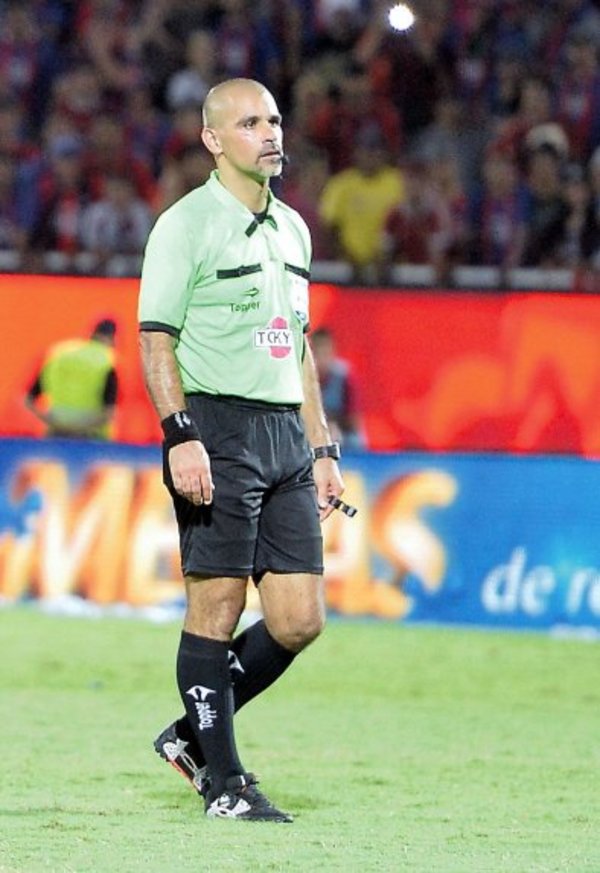 Éber Aquino, árbitro del clásico - Deportes - ABC Color