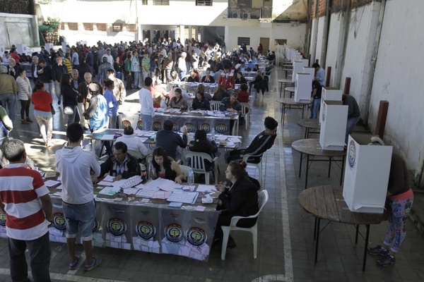 Más de 2000 personas integrarán mesas receptoras en CDE - ADN Paraguayo