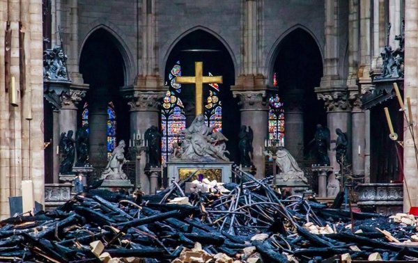 Incendio de Notre Dame da pasto a complotistas - Internacionales - ABC Color