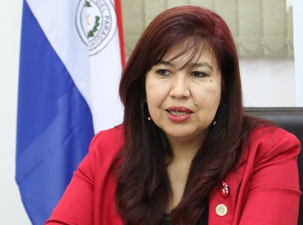 Aplastante victoria de Zully Vera, nueva rectora de la UNA