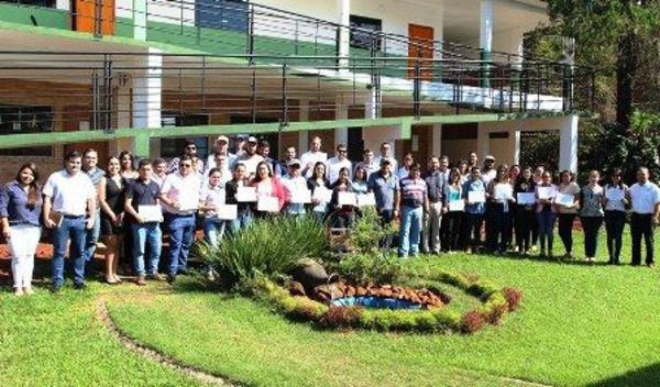 Unos 40 técnicos se capacitaron en Inspección Fitosanitaria - Edicion Impresa - ABC Color