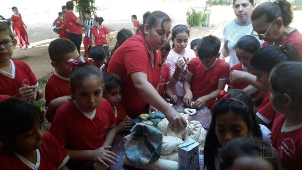Alumnos aprenden a hacer chipa en San Pedro | Paraguay en Noticias