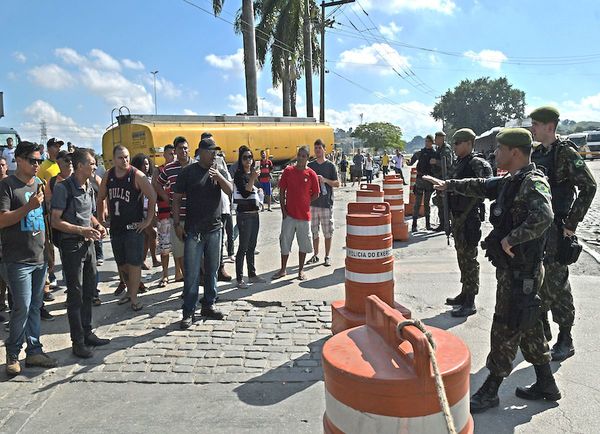 Bolsonaro anuncia paquete de beneficios para evitar huelga de camioneros