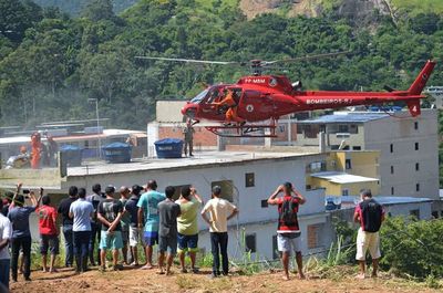 Sube a 15 número de muertos por derrumbe de edificios en Rio