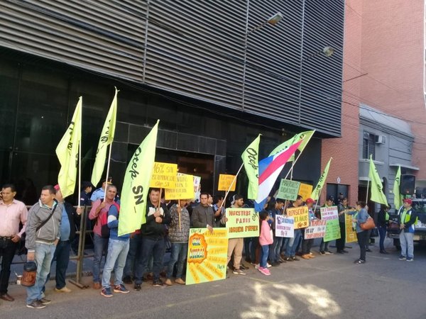 Congreso deroga requisito para aumento a docentes | Paraguay en Noticias