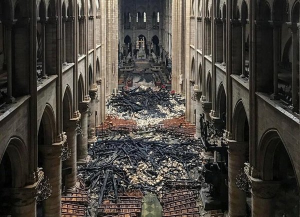 Macron quiere reconstruir Notre Dame “en cinco años” - Internacionales - ABC Color