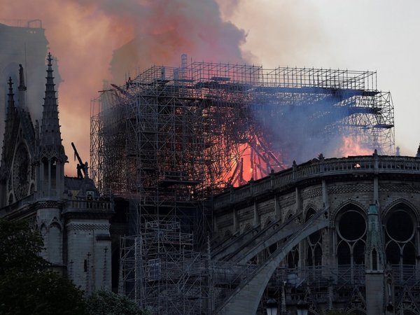 La larga lista de donantes para la reconstrucción de Notre Dame