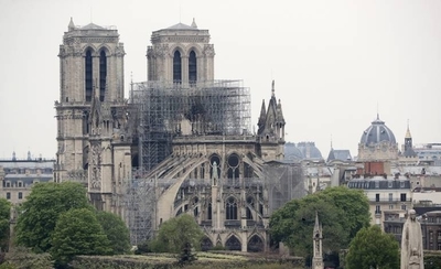 HOY / Macron fija en cinco años plazo para reconstruir Notre Dame "aún más bella"