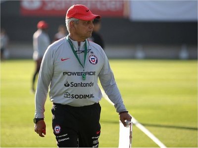 Rueda espera seguir en Chile después de Copa América