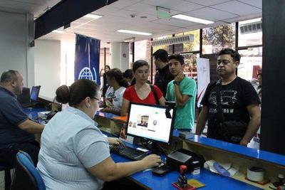 Casi 130.000 personas cruzaron puestos migratorios en fin de aí±o | Paraguay en Noticias 
