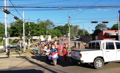 HOY / Damnificados reclaman energía eléctrica en refugio y protestan con cierre de Artigas