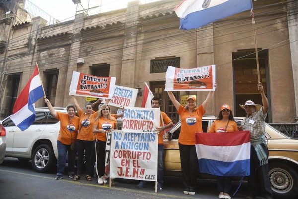 Megapuente en el JEM gracias a cucarachas | Paraguay en Noticias