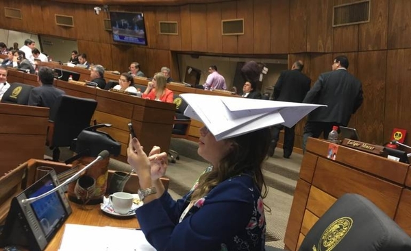 HOY / Show ¿y complicidad?: siete intendentes se salvan de la pesquisa gracias a diputados