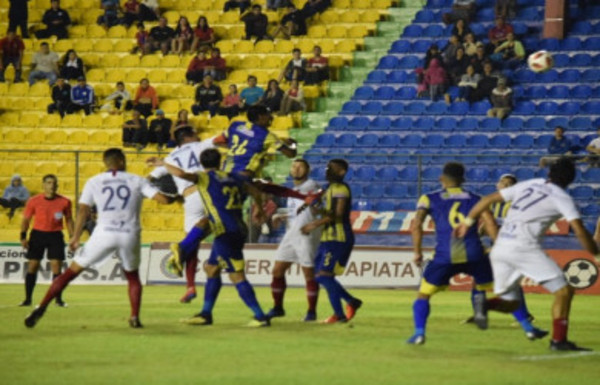 Capiatá frenó el avance de Cerro Porteño - Radio 1000 AM