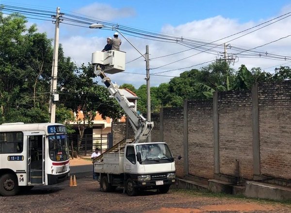 Hallan columnas robadas en parada de la Línea 15 | Paraguay en Noticias