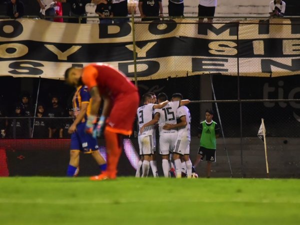 Olimpia no da pasos en falso y estira su ventaja en la cima