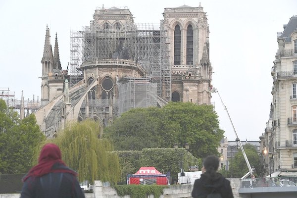Pa’i bombero salvó reliquias de Notre Dame