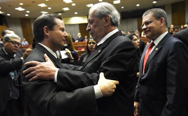 Juró Martínez Simón como nuevo miembro de la Corte - Edicion Impresa - ABC Color