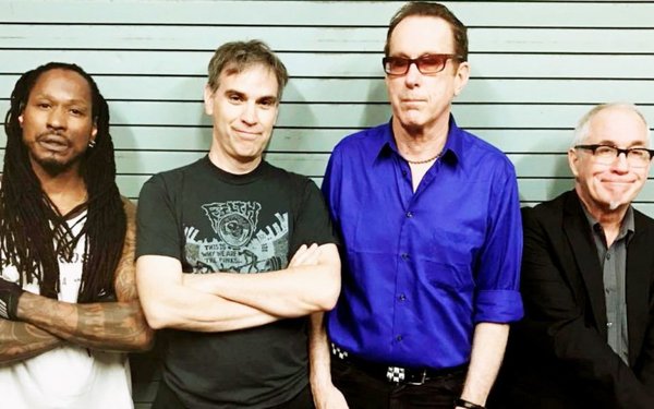 Dead Kennedys y Cadena Perpetua en la Ciudad Punk - Edicion Impresa - ABC Color
