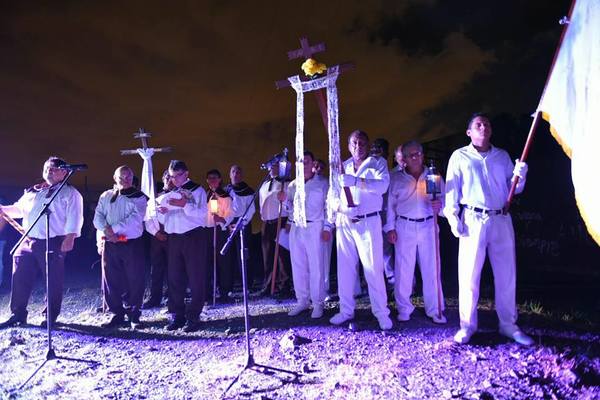 Estacioneros en Cerro Ñemby para rememorar tradición en Semana Santa - .::RADIO NACIONAL::.