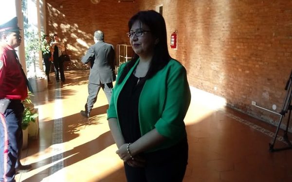 Nueva rectora de la UNA impulsará una auditoría - ADN Paraguayo