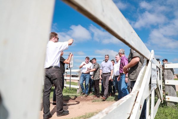 Jefe de Estado brinda su respaldo al Frigorífico Chortitzer en el Chaco | .::Agencia IP::.