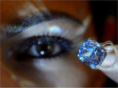 Descubren un excepcional diamante azul de 20 quilates