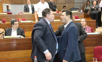 HOY / Tras casi llegar a los golpes, Buzarquis pedirá cambiarse de lugar en el Senado