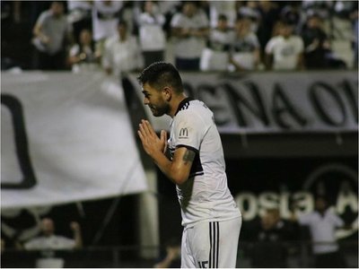 Por un lado pidió perdón y, por el otro, festejó su gol