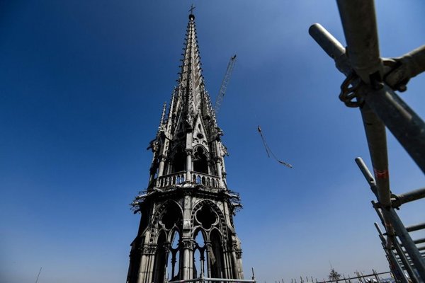 Francia lanza un concurso internacional sobre la aguja de Notre Dame - Internacionales - ABC Color