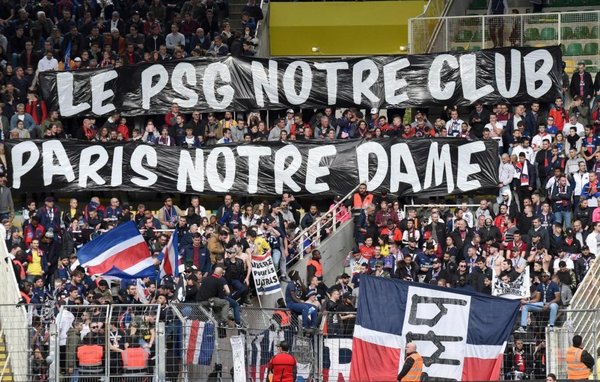 Hinchas rinden homenaje a Notre Dame | Paraguay en Noticias
