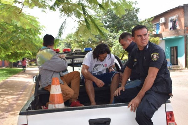 Delincuentes detenidos tras robo en Coronel Oviedo - Nacionales - ABC Color