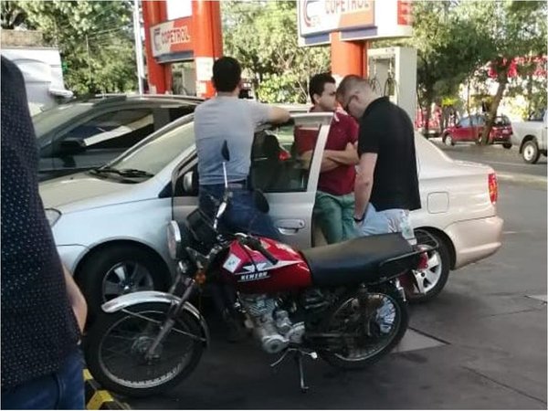 Detienen a ex agente de la Senad por supuesta revelación de secretos