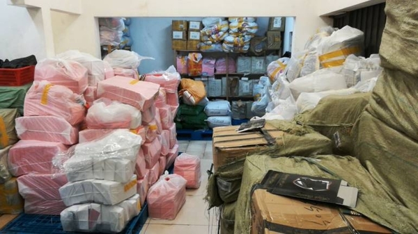 Allanan vivienda cerca del Mercado 4 e incautan gran lote de productos falsificados | Paraguay en Noticias