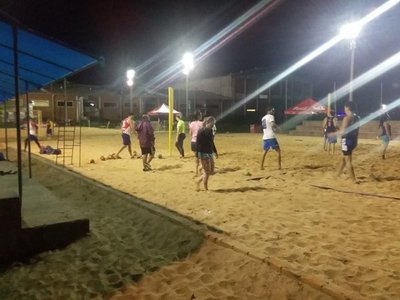 Entrenamiento de selecciones de Handbol de Playa - Deportes - ABC Color