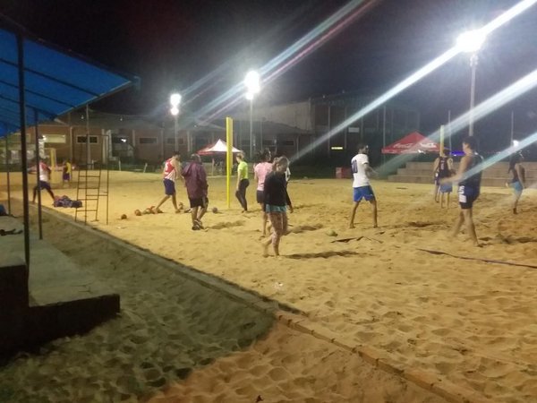 Entrenamiento de selecciones de Handbol de Playa - Deportes - ABC Color