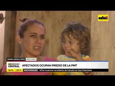Afectados ocupan predio de la PMT - Tv - ABC Color