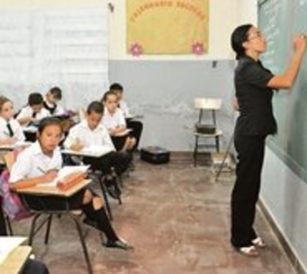 Ejecutivo aprueba aumento salarial para docentes - Paraguay.com